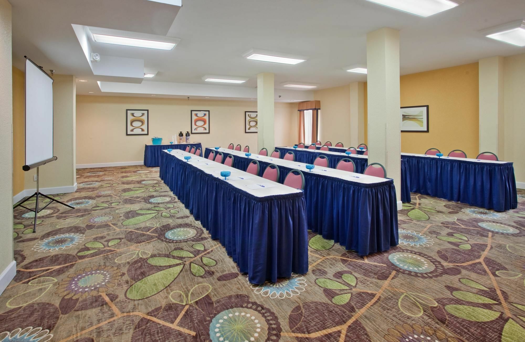 Holiday Inn Express Orange Beach - On The Beach By Ihg Exterior photo