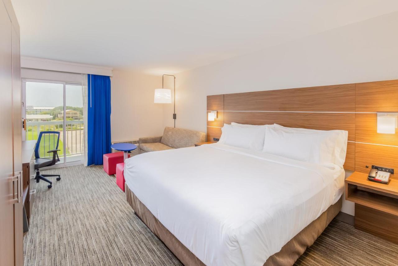 Holiday Inn Express Orange Beach - On The Beach By Ihg Exterior photo